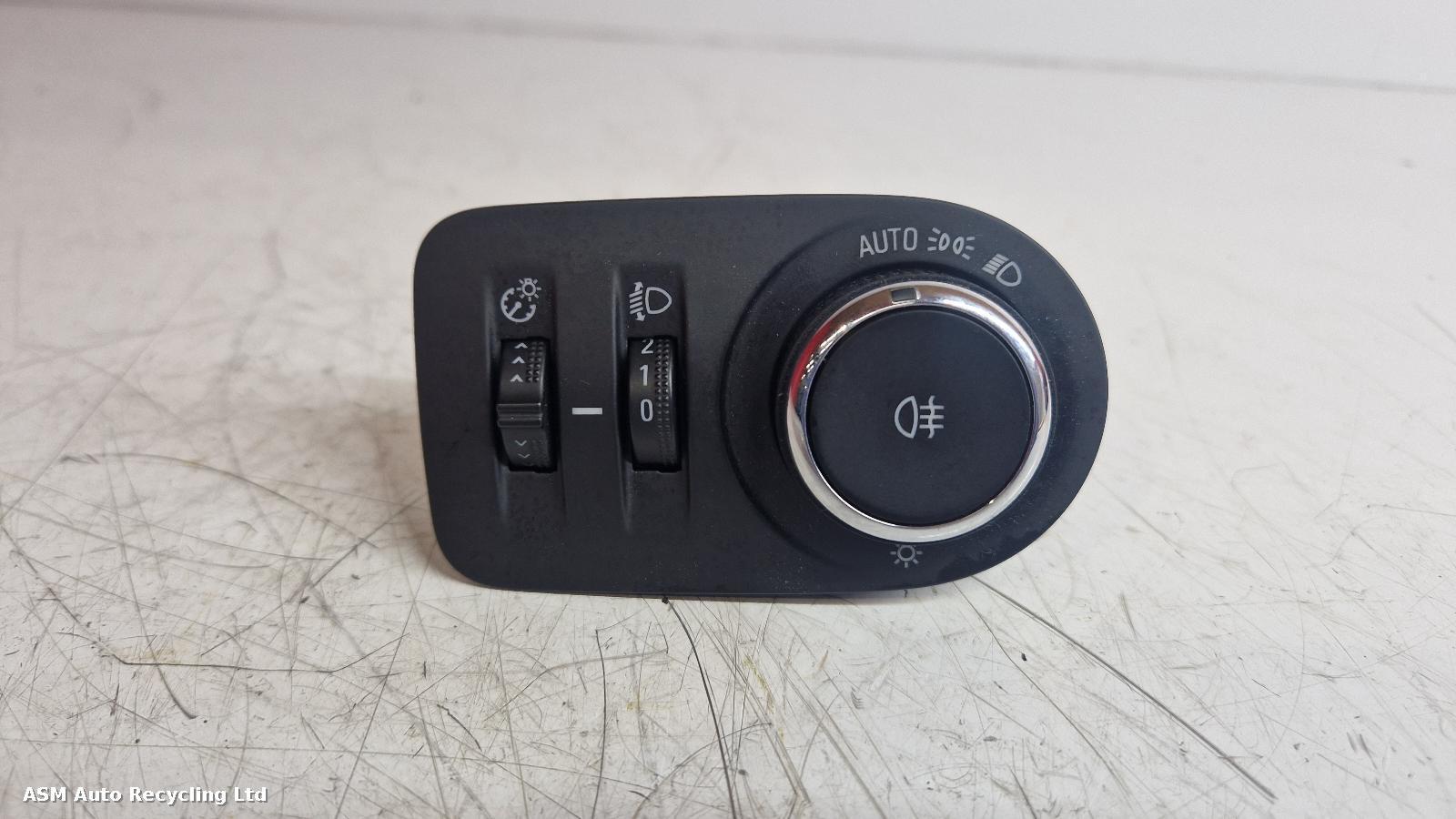 View Auto part Headlight Switch Vauxhall Astra 2017