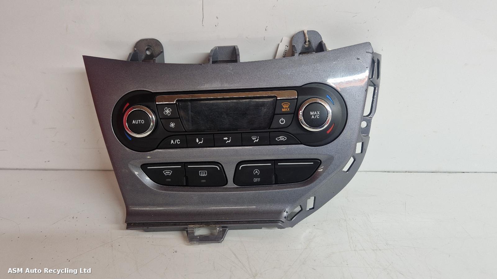 View Auto part Heater/AC Controller Ford Focus 2014