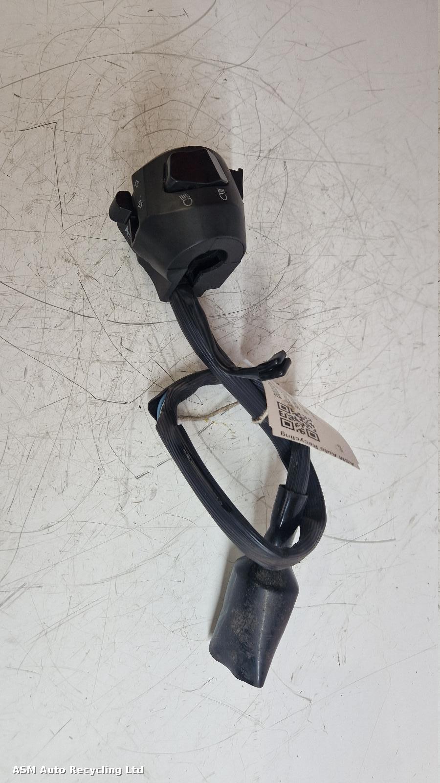 View Auto part LH Switch Gear Benelli Bn 125 2022