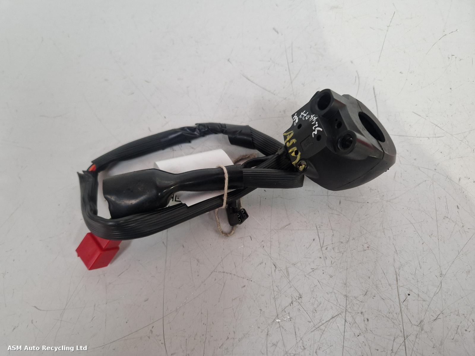 View Auto part RH Switch Gear Benelli Bn 125 2022