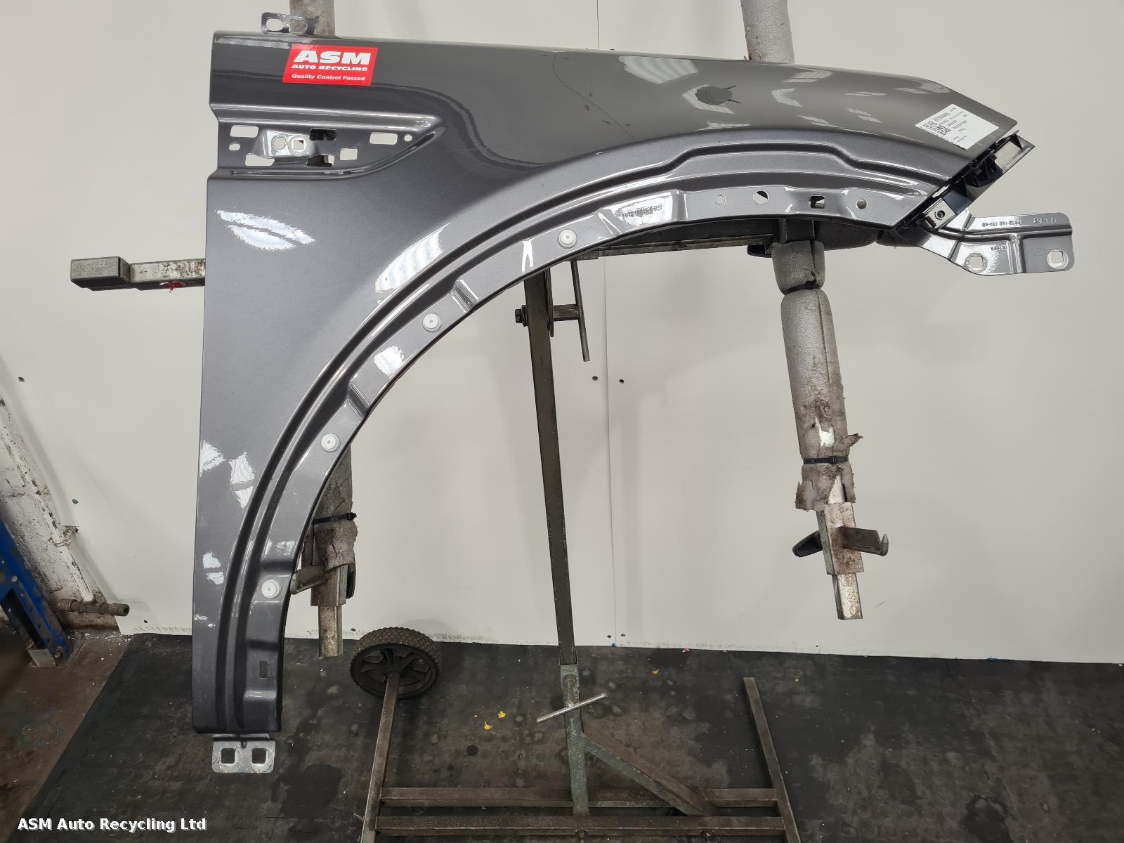 View Auto part R Wing Land Rover Discovery Sport 2016