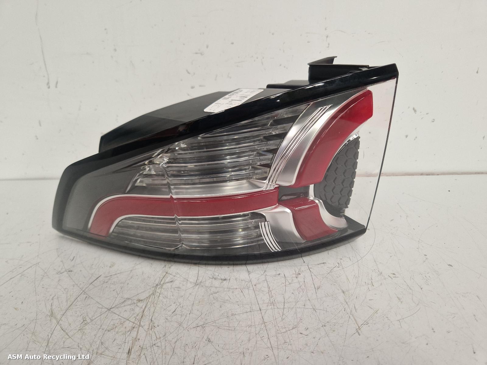 View Auto part R Taillight Land Rover Discovery Sport 2016