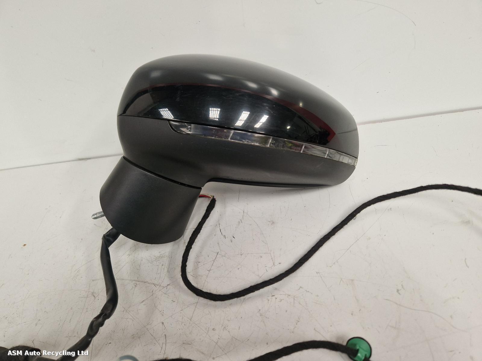 View Auto part L Door Mirror Audi A1 2011