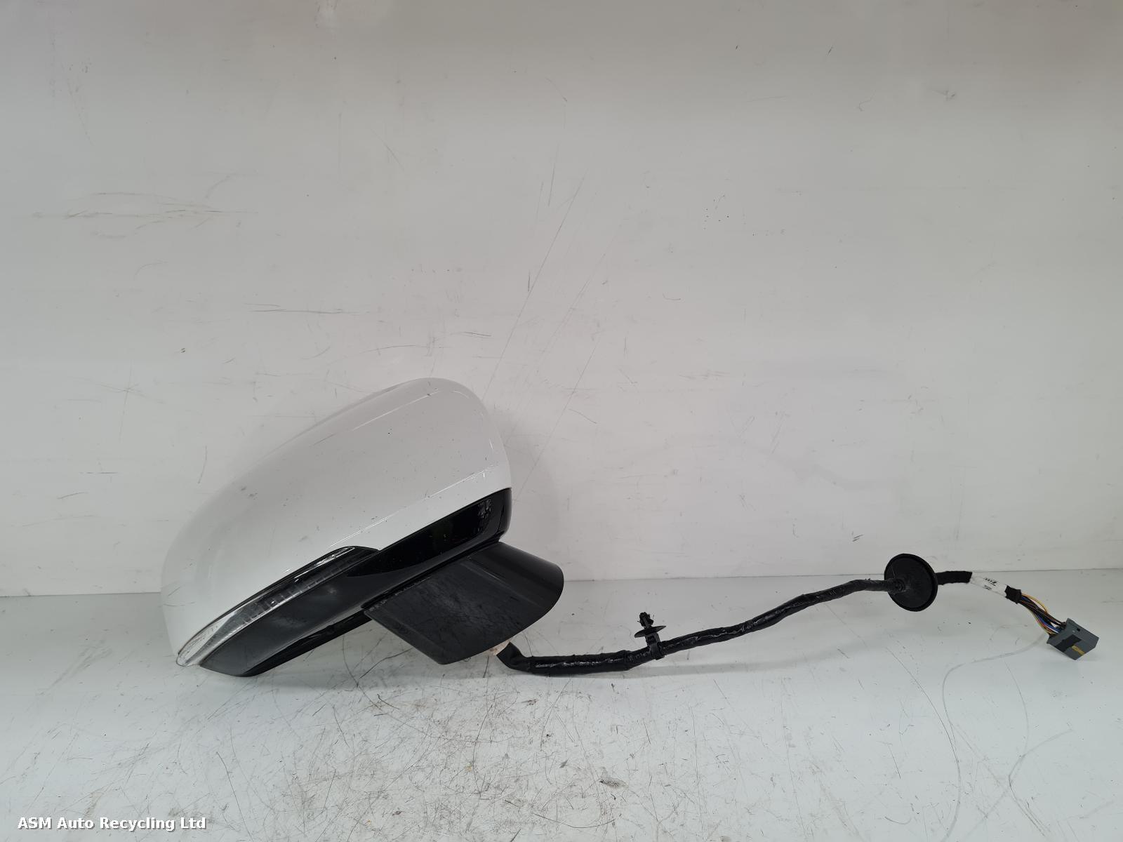 View Auto part R Door Mirror Volvo V90 2023