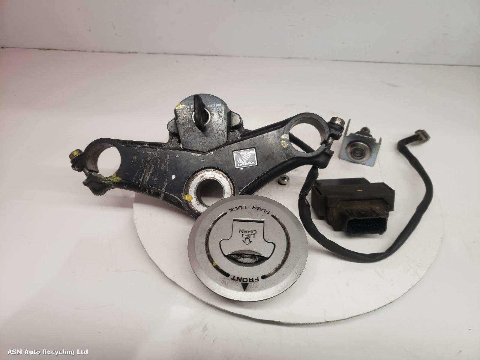 View Auto part Comp.Lock Set + Keys Honda Cbr 125 R-f 2016