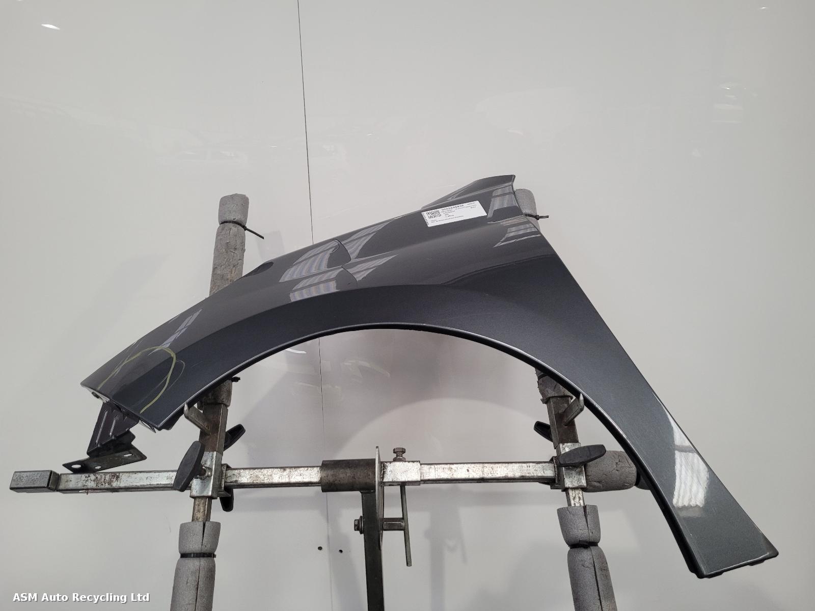 View Auto part L Wing Peugeot 207 2011