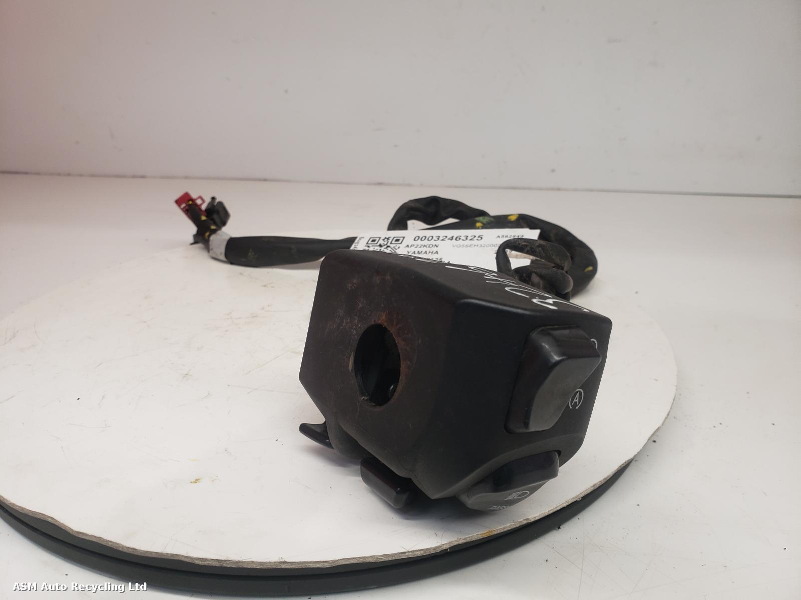 View Auto part LH Switch Gear Yamaha X-max 125 2022