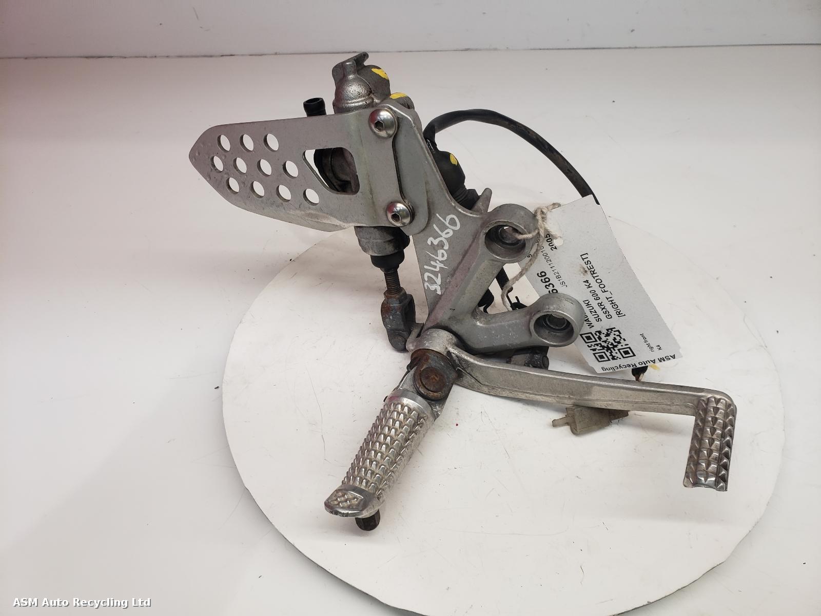 View Auto part Right Footrest Suzuki Gsxr 600 K4 2005