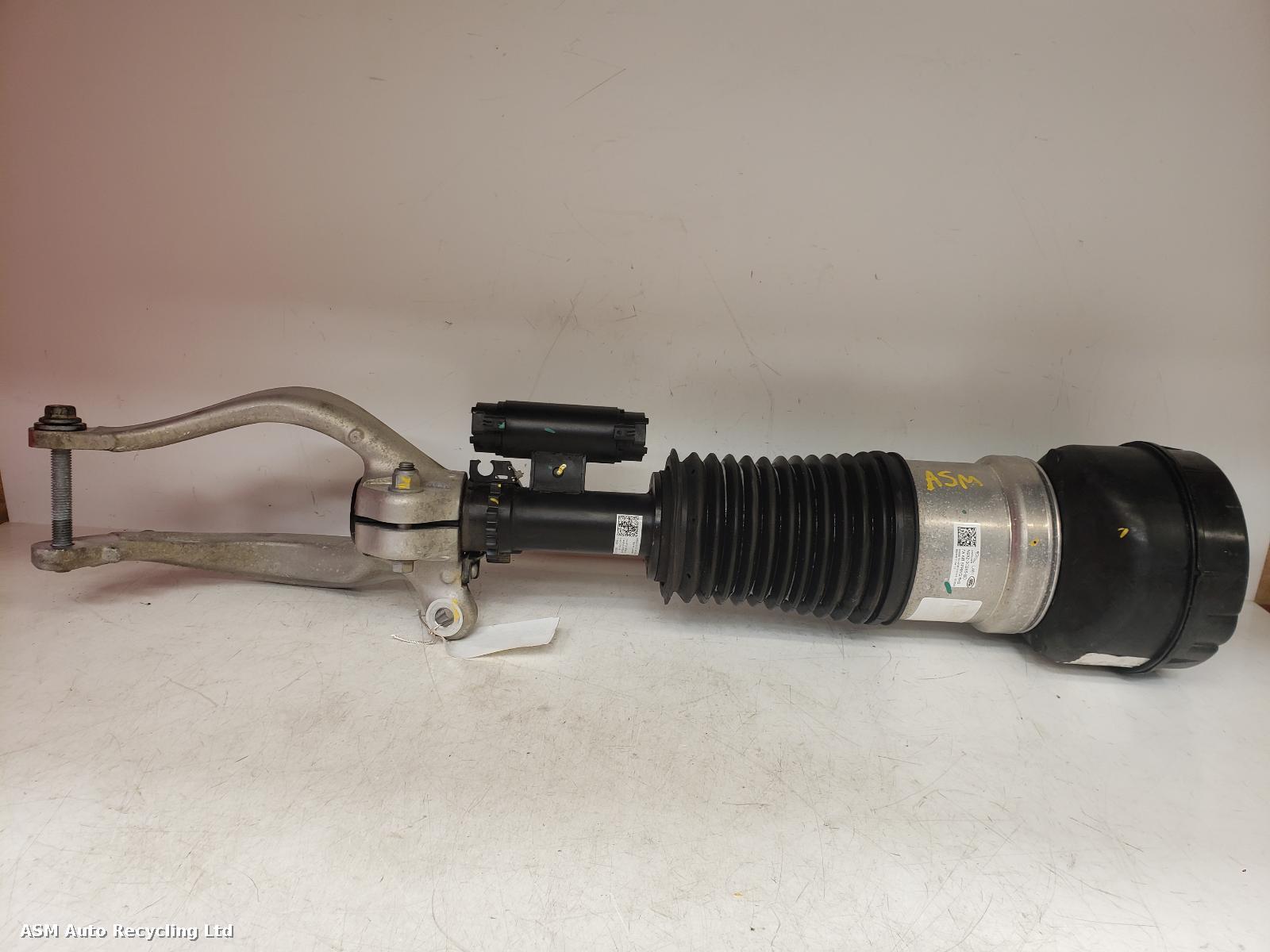 View Auto part RF Strut Land Rover Range Rover Sport 2024