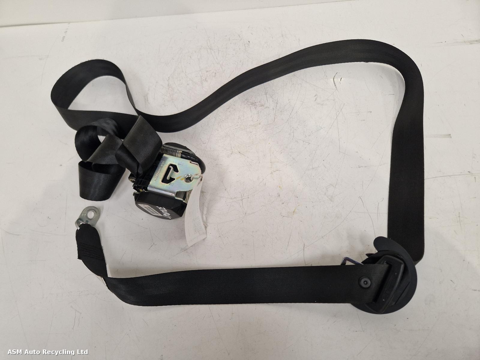 View Auto part Seat Belt Volkswagen Golf 2012