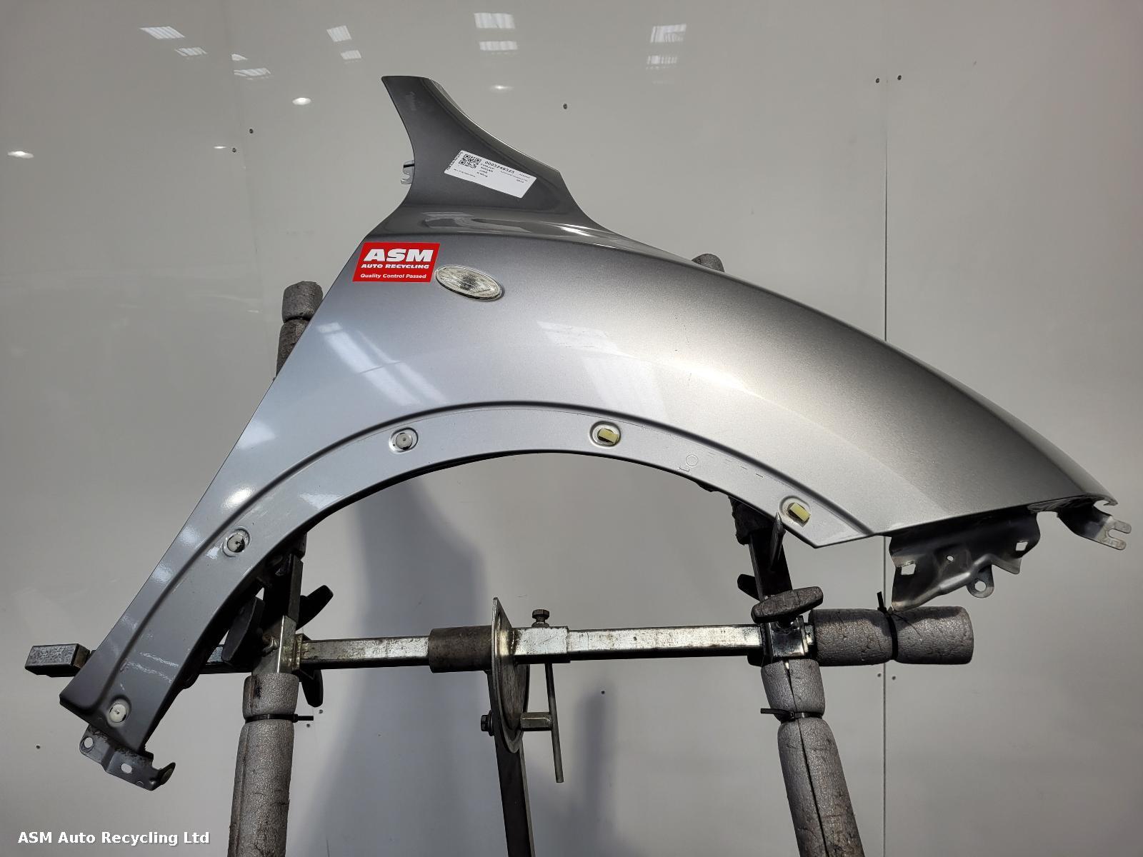 View Auto part R Wing Nissan Juke 2010