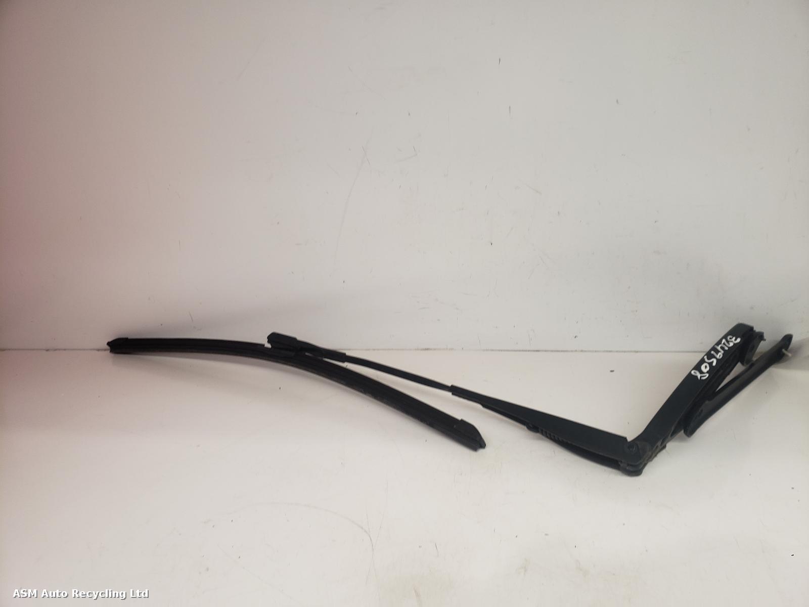 View Auto part Wiper Arm Mercedes C Class 2015