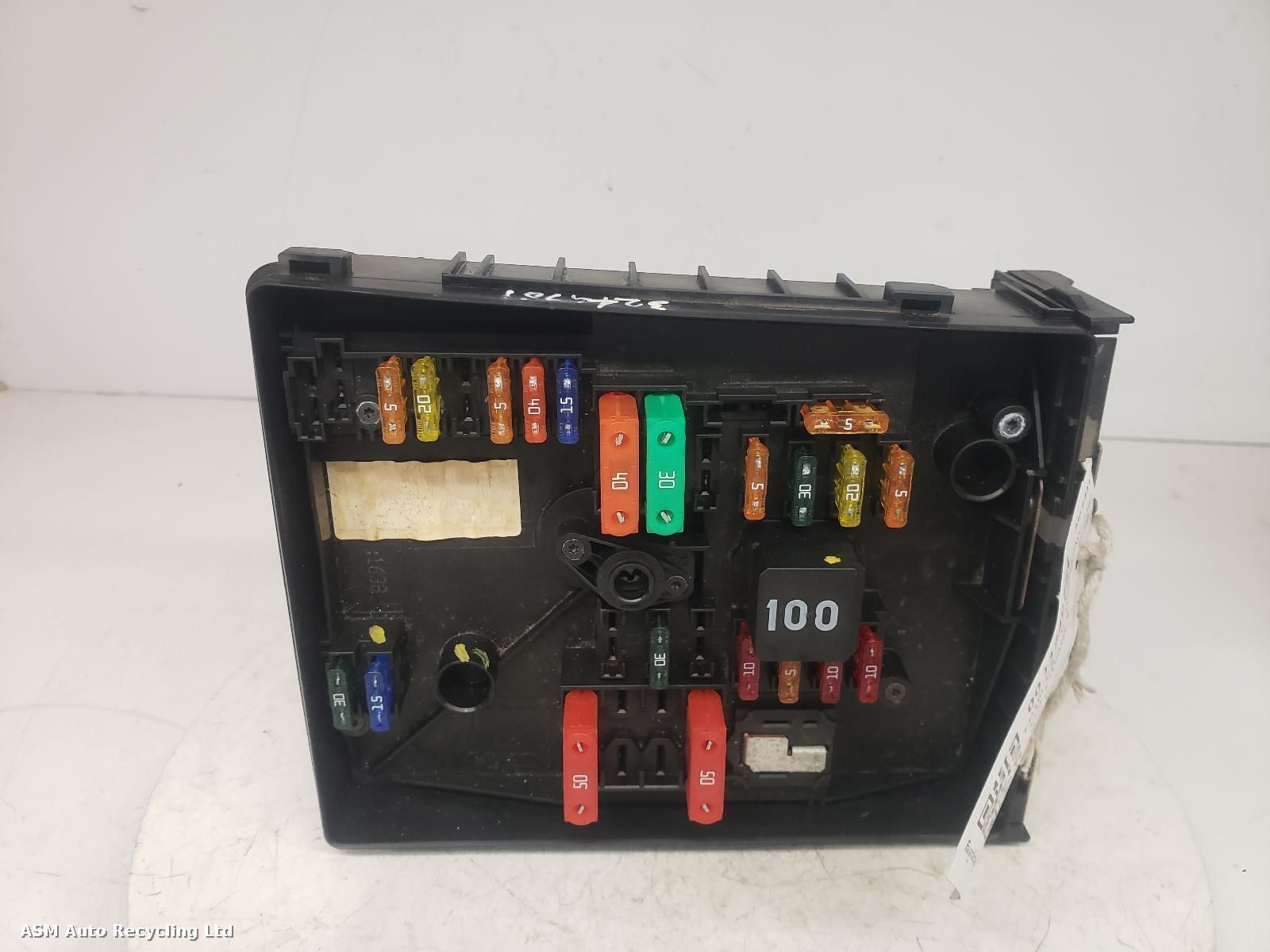 View Auto part Fuse Box Volkswagen Golf 2010