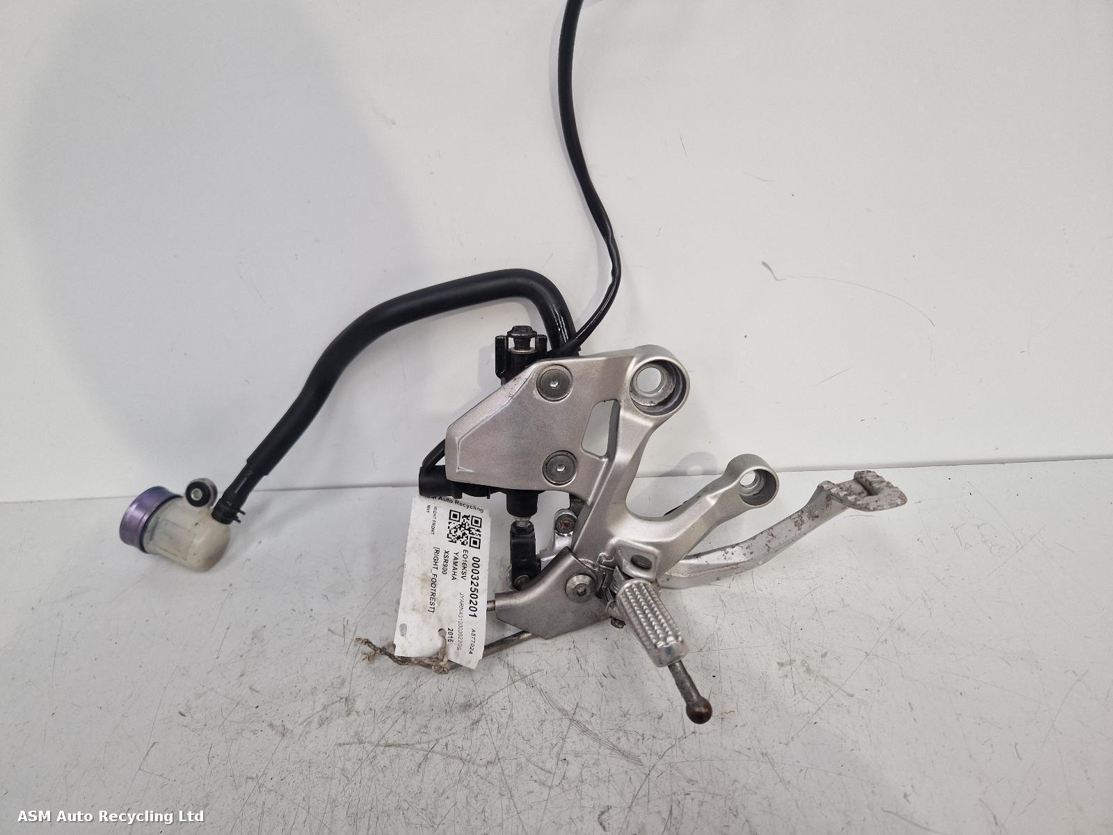 View Auto part Right Footrest Yamaha Xsr900 2016