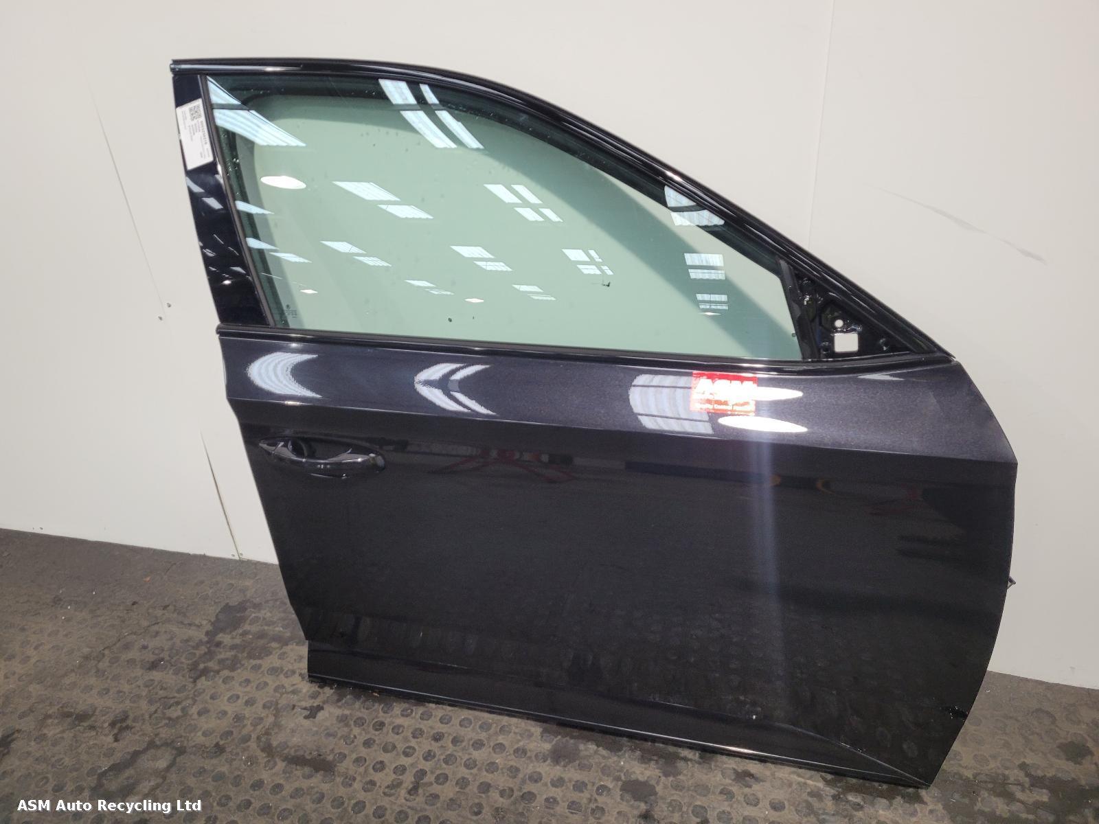 View Auto part R Front Door Skoda Superb 2024