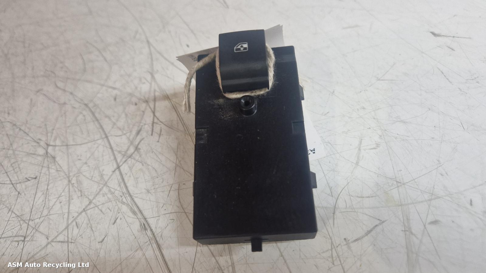 View Auto part Elect. Window Switch Vauxhall Mokka 2015