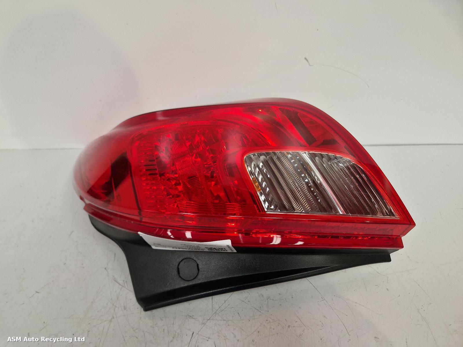 View Auto part R Taillight Vauxhall Mokka 2015