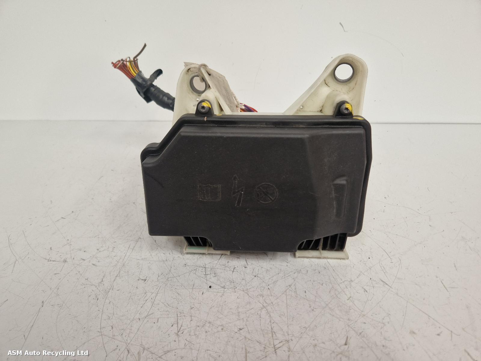 View Auto part Fuse Box Mercedes C Class 2016