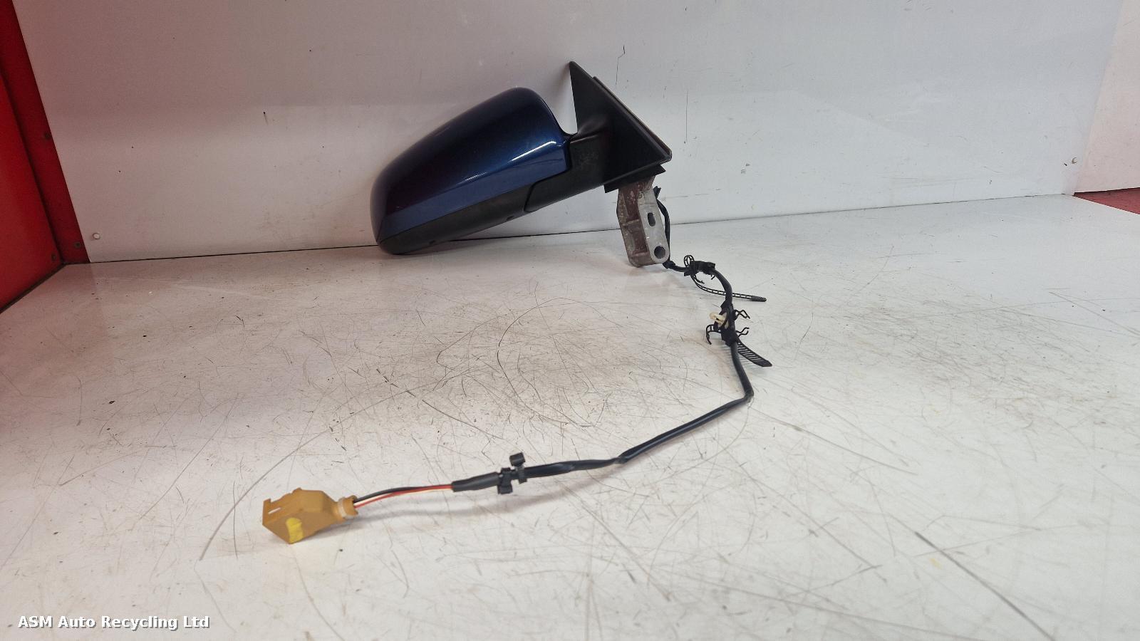 View Auto part R Door Mirror Audi A4 2005