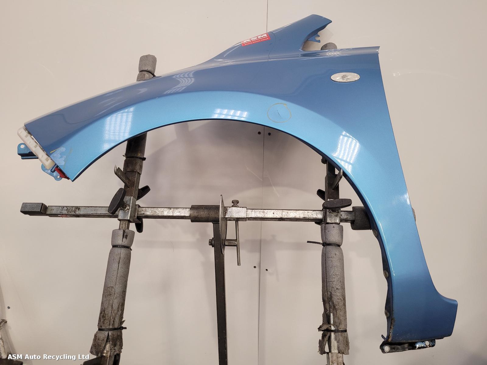 View Auto part L Wing Nissan Leaf 2011