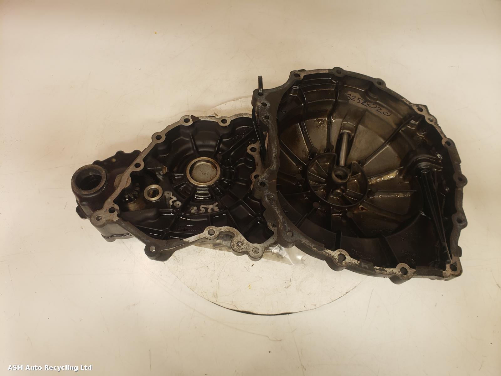 View Auto part Clutch Case Cover Triumph Sprint St 1050 2006