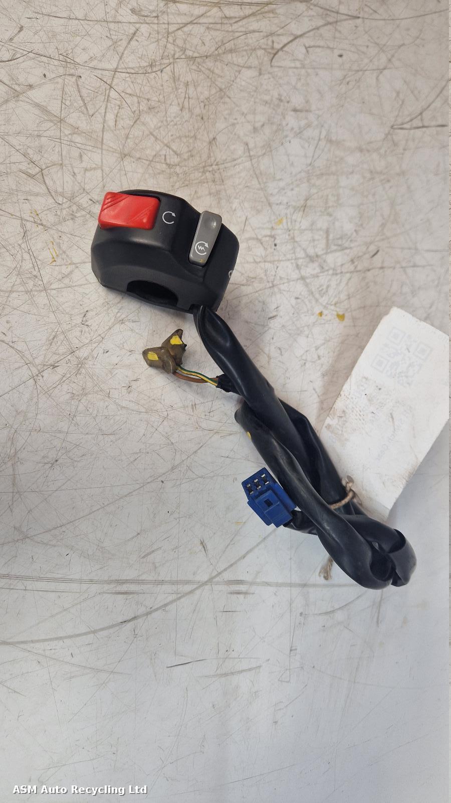 View Auto part RH Switch Gear Yamaha Yzf R1 2003