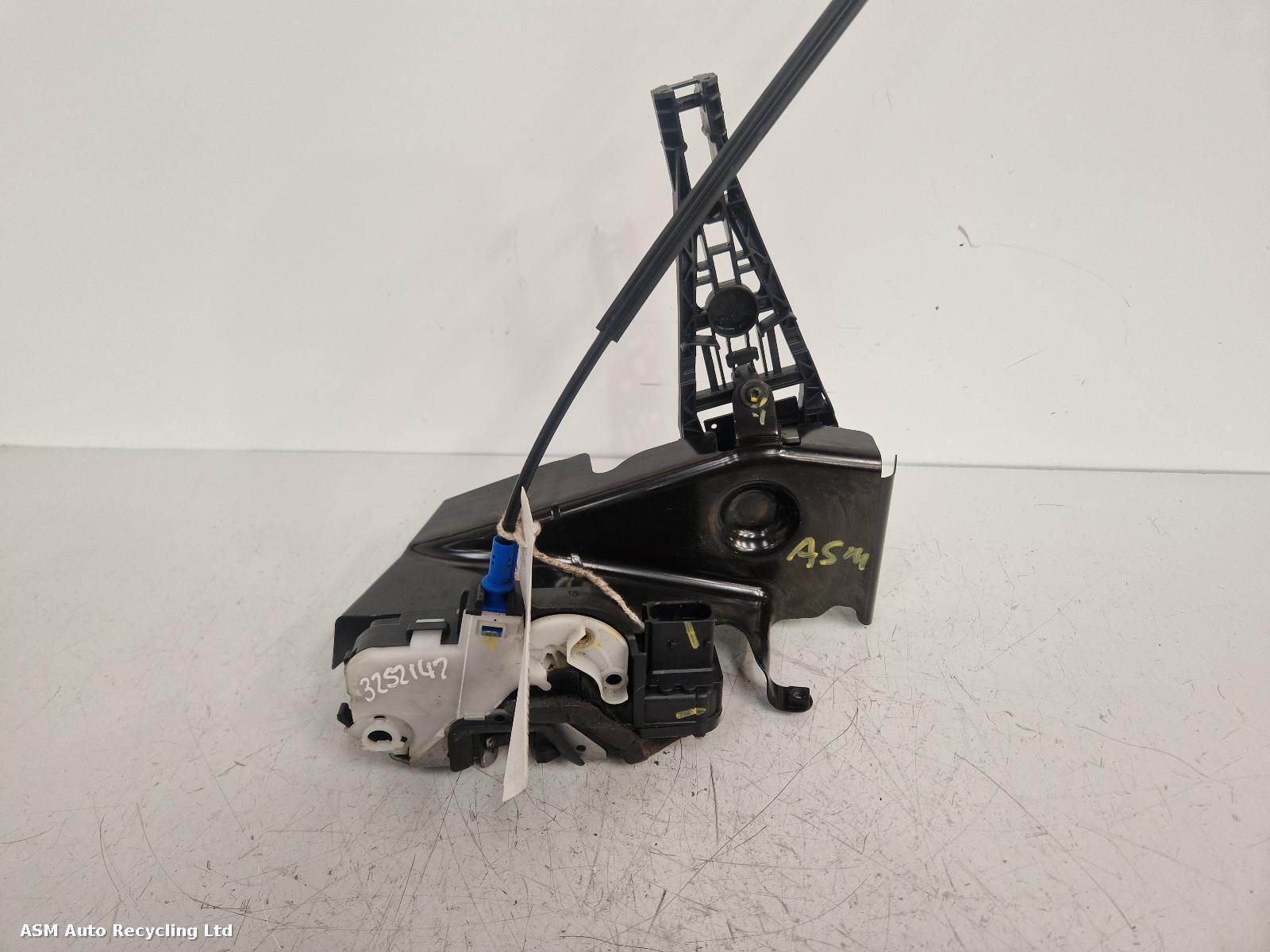 View Auto part Door Lock Assembly Vauxhall Astra 2013