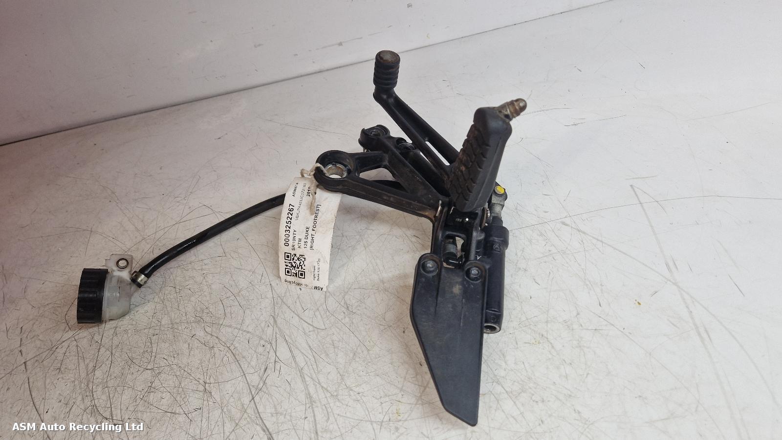 View Auto part Right Footrest Ktm 125 Duke 2019