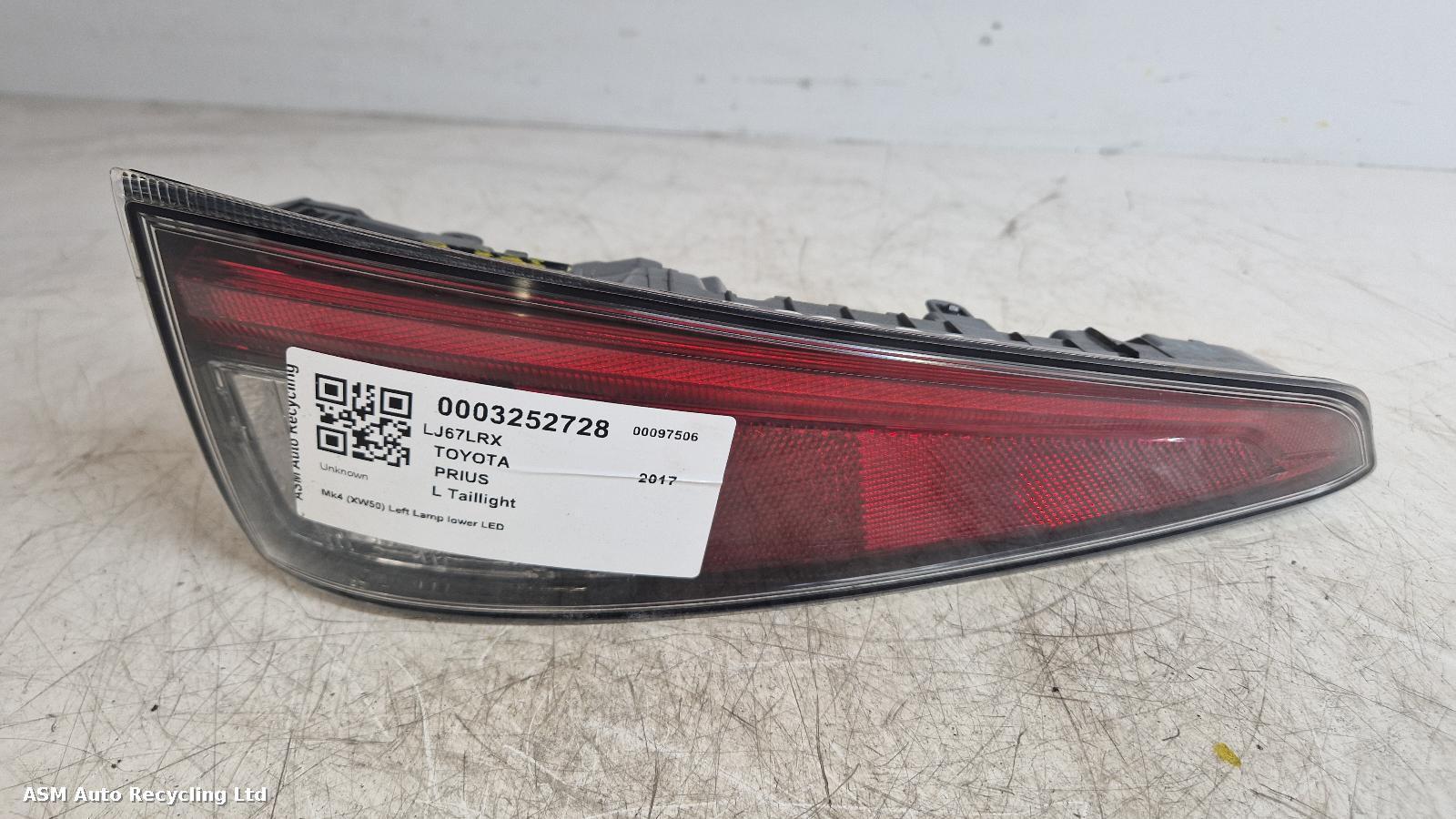 View Auto part L Taillight Toyota Prius 2017