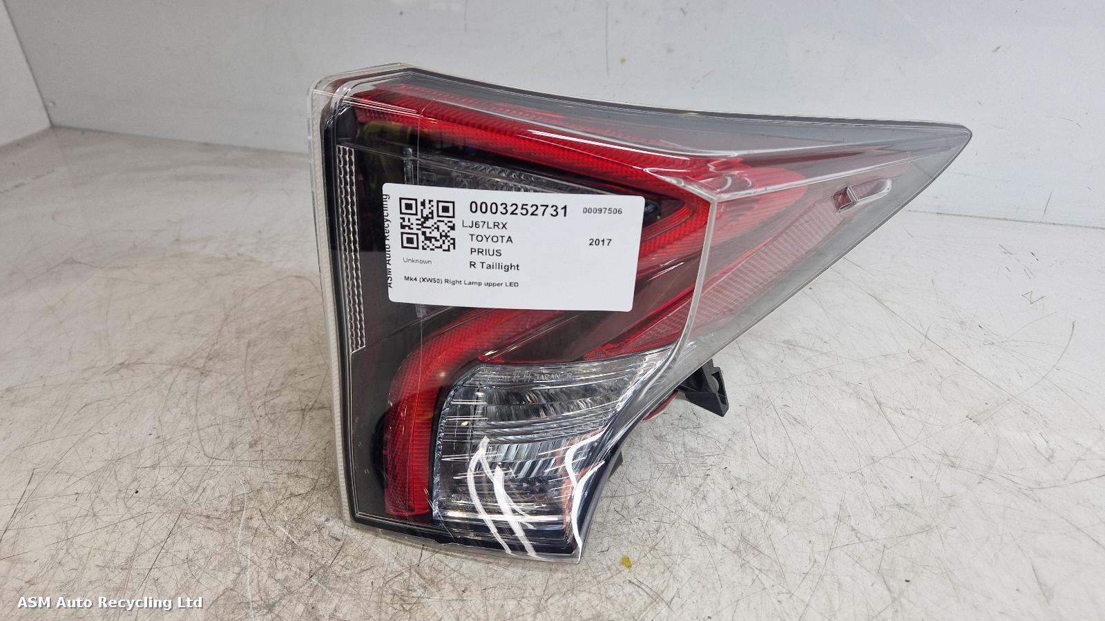 View Auto part R Taillight Toyota Prius 2017