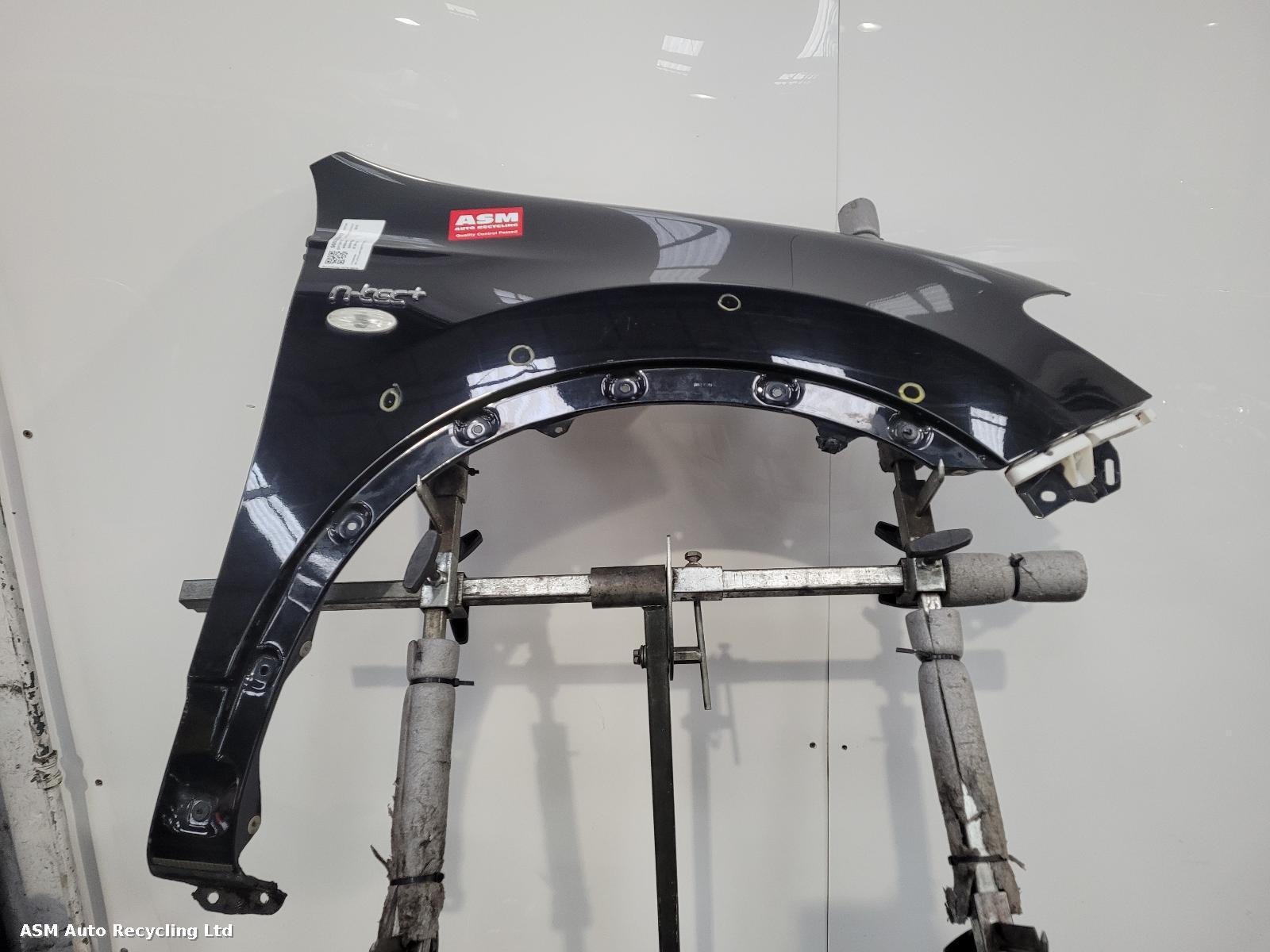 View Auto part R Wing Nissan Qashqai 2012