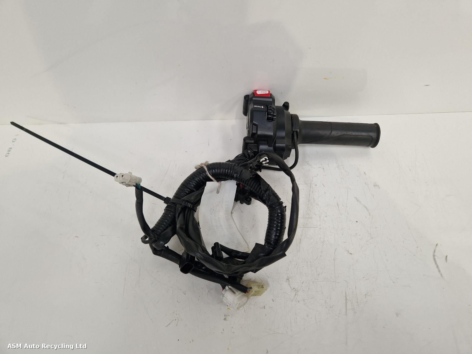 View Auto part RH Switch Gear Yamaha Tracer 9 Gt 2022