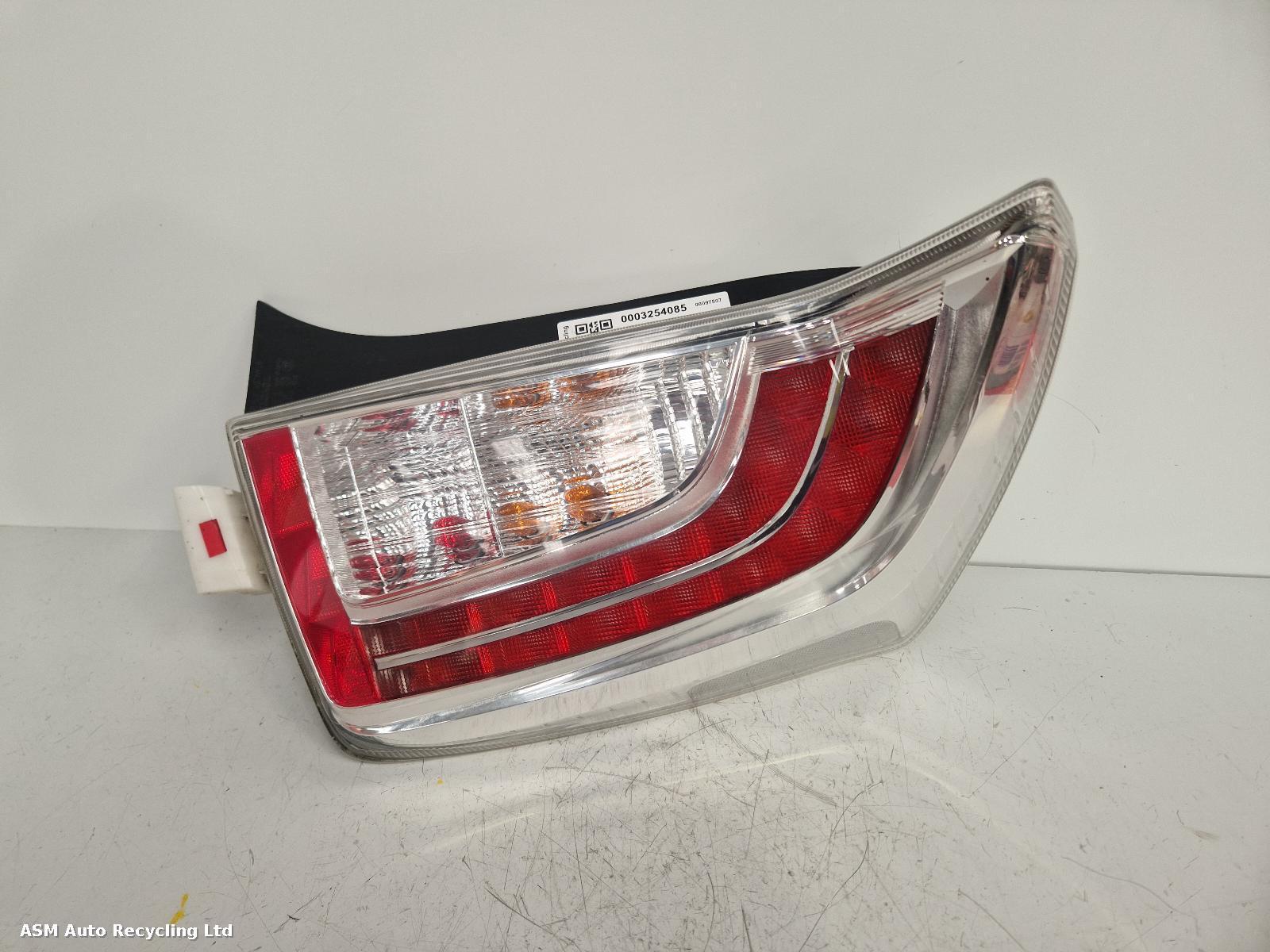 View Auto part R Taillight Toyota Prius 2015