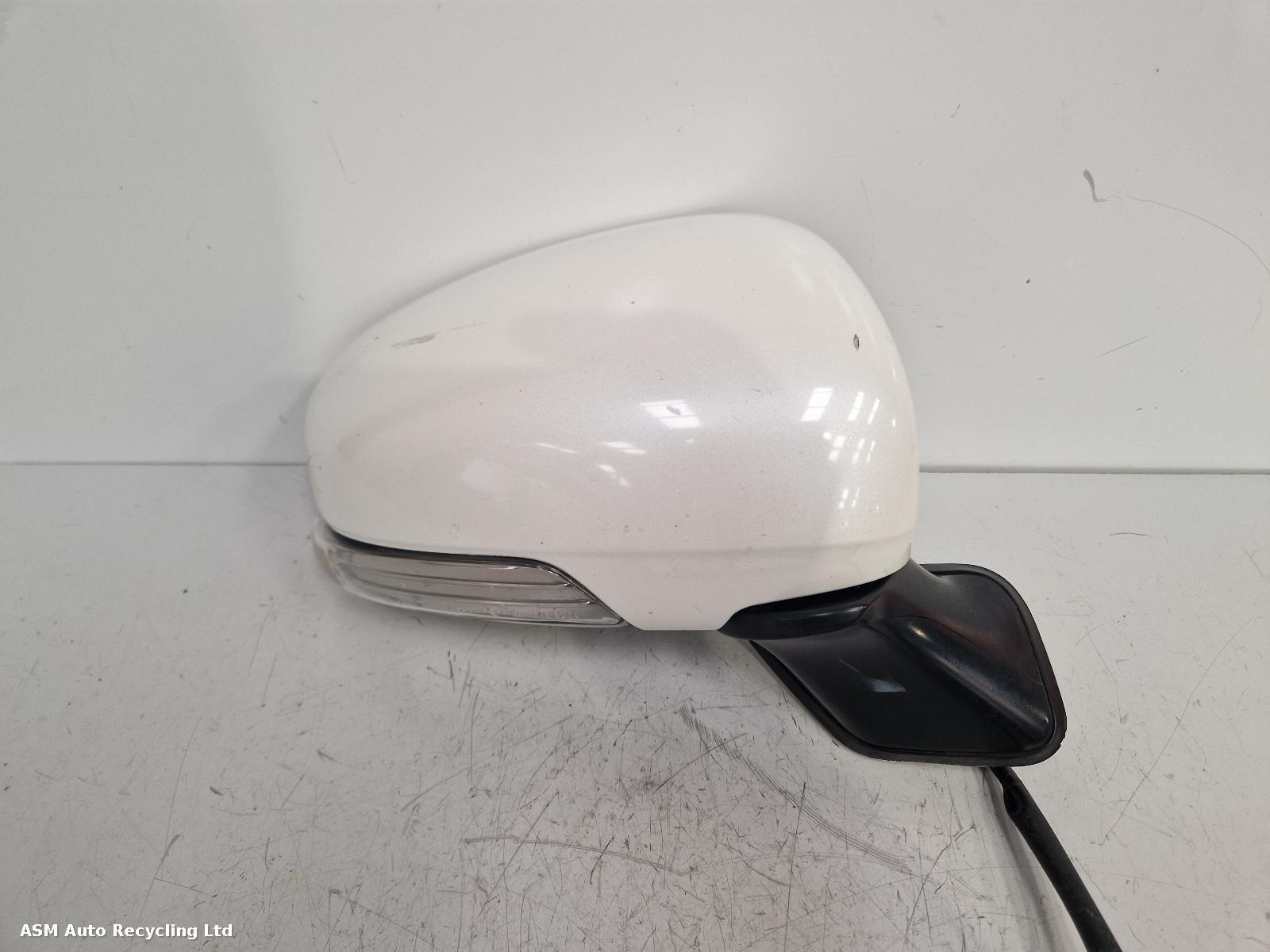 View Auto part R Door Mirror Toyota Prius 2015