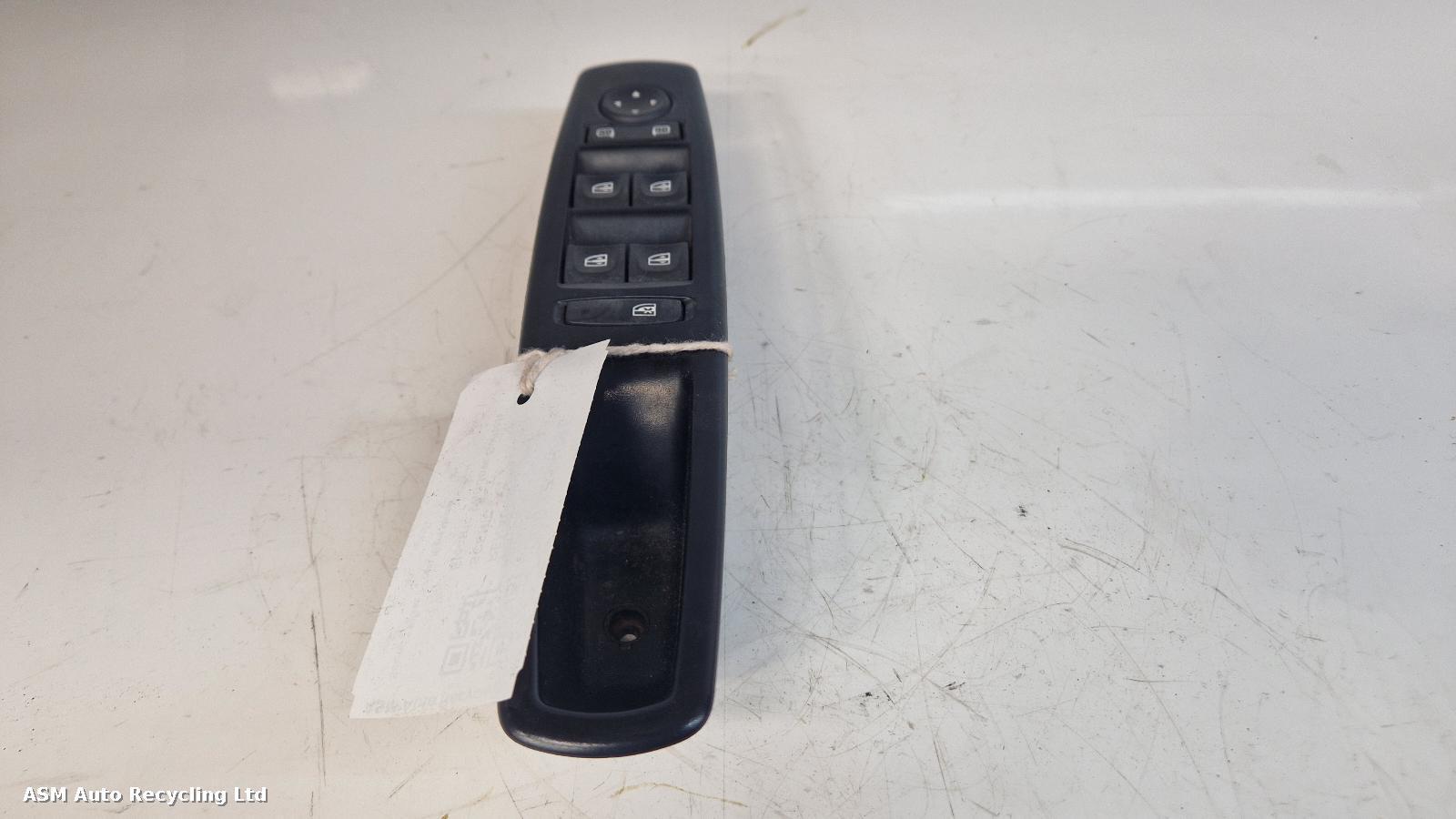 View Auto part Elect. Window Switch Renault Scenic 2013