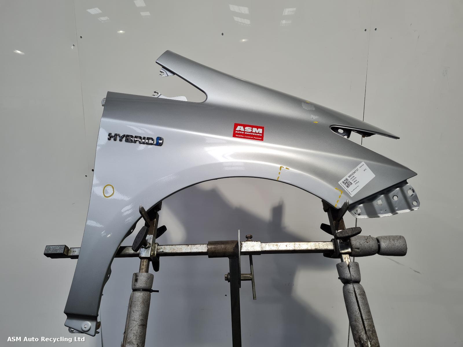 View Auto part R Wing Toyota Prius 2012