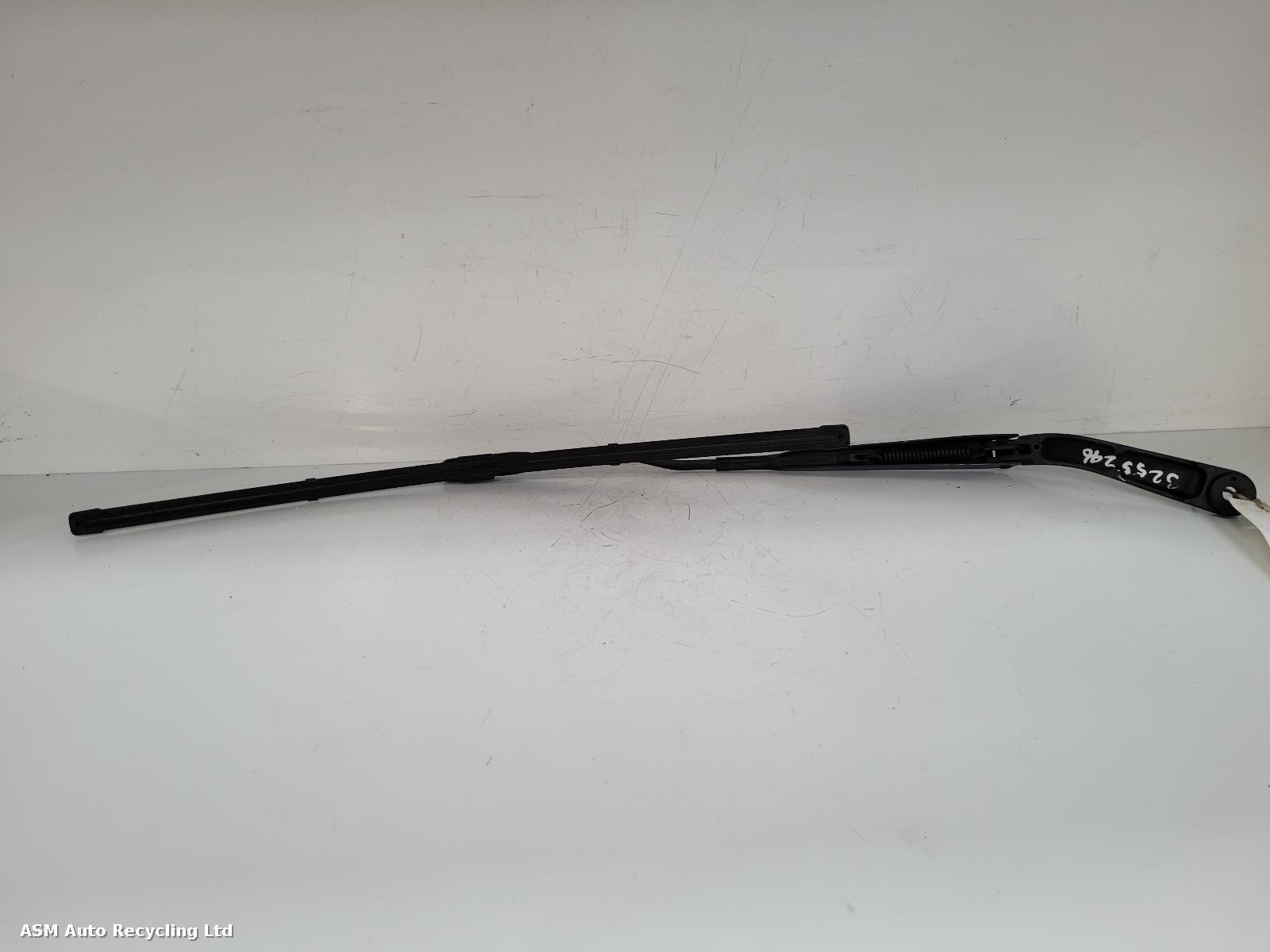 View Auto part Wiper Arm Nissan Qashqai 2012
