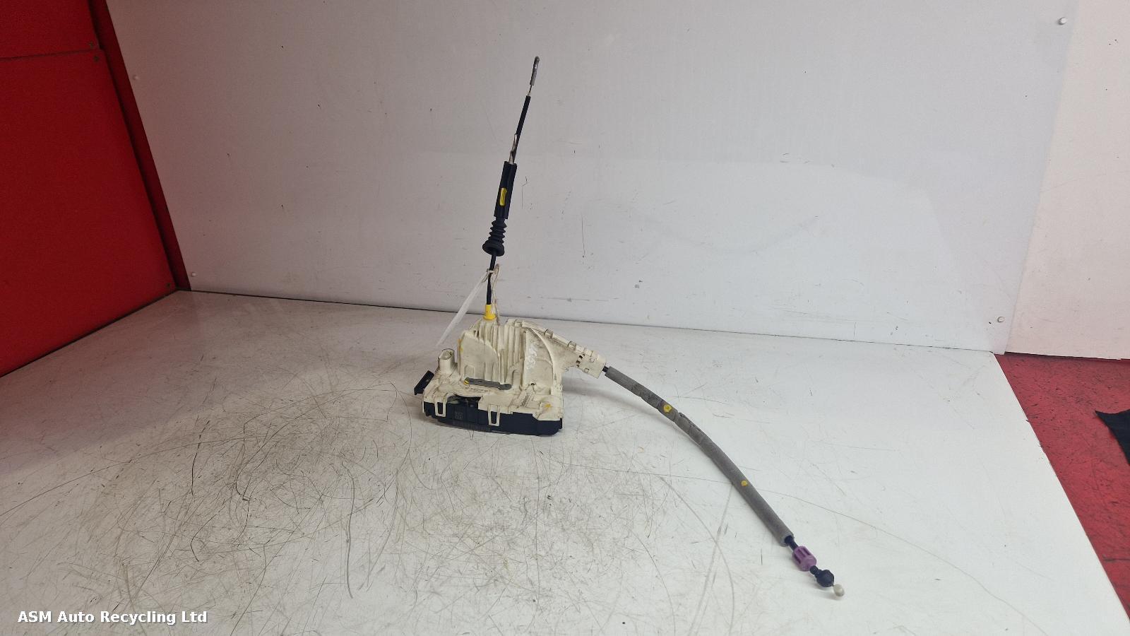 View Auto part Door Lock Assembly Mercedes C Class 2009