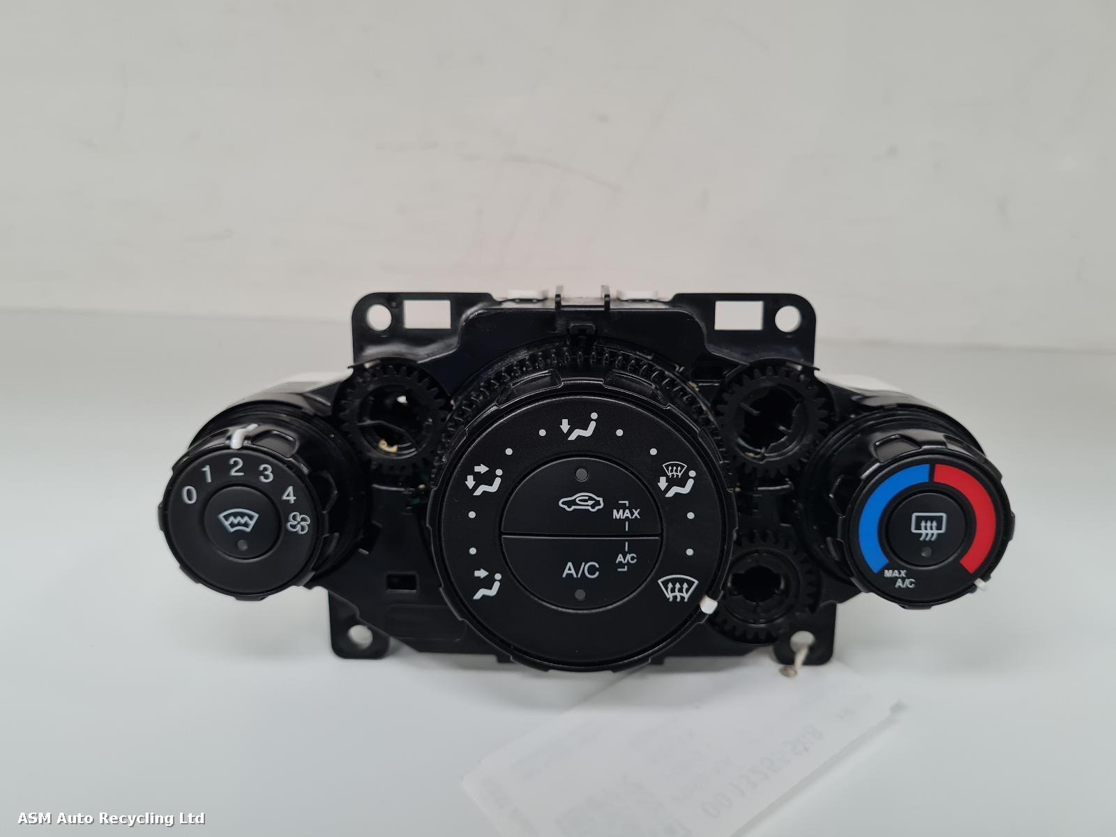 View Auto part Heater/AC Controller Ford Fiesta 2016