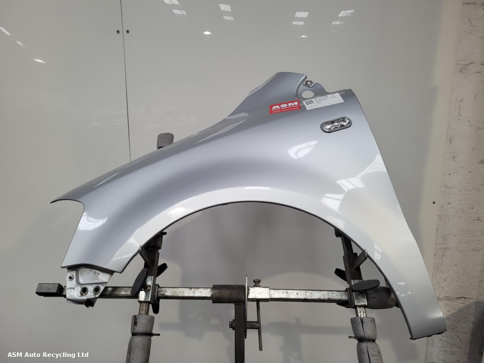 View Auto part L Wing Volkswagen Fox 2011