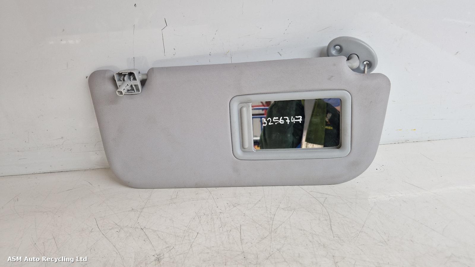 View Auto part Sun visor Toyota Prius 2016