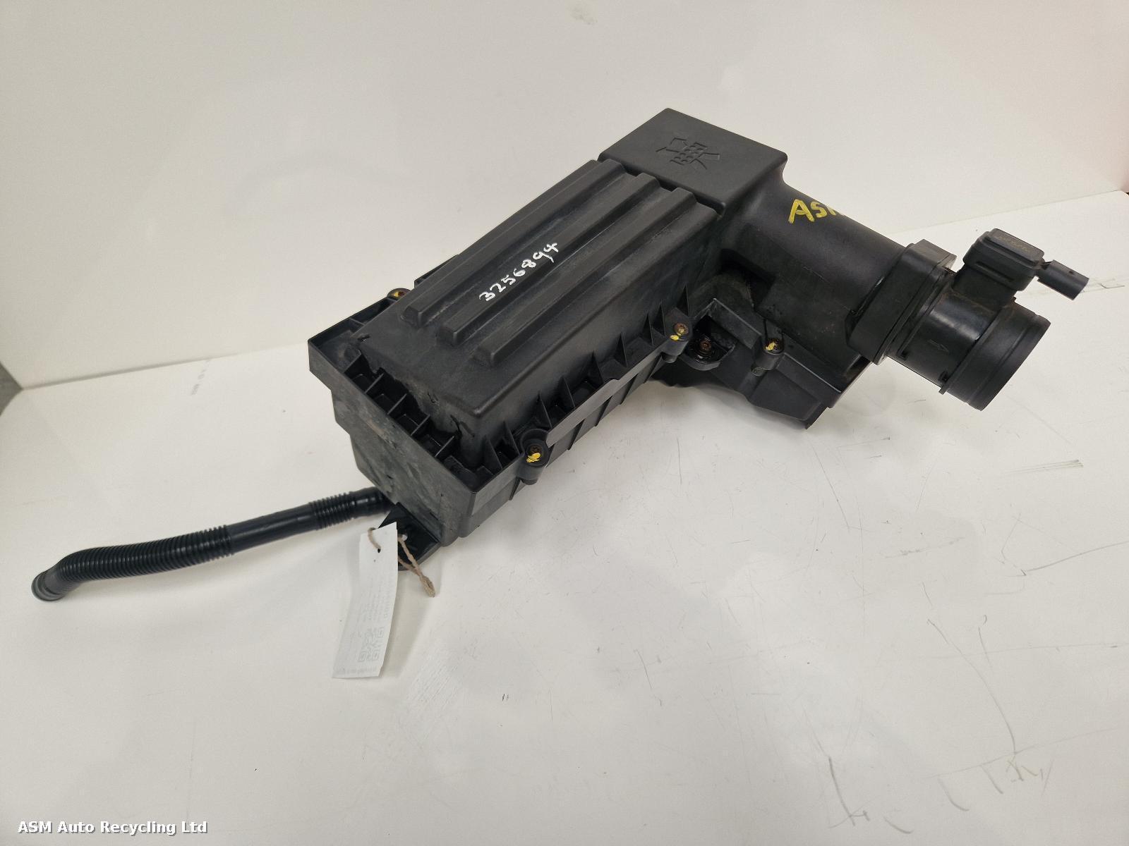 View Auto part Air Cleaner/Box Volkswagen Touran 2012