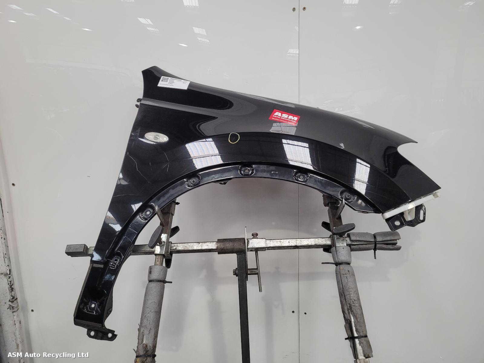 View Auto part R Wing Nissan Qashqai 2013