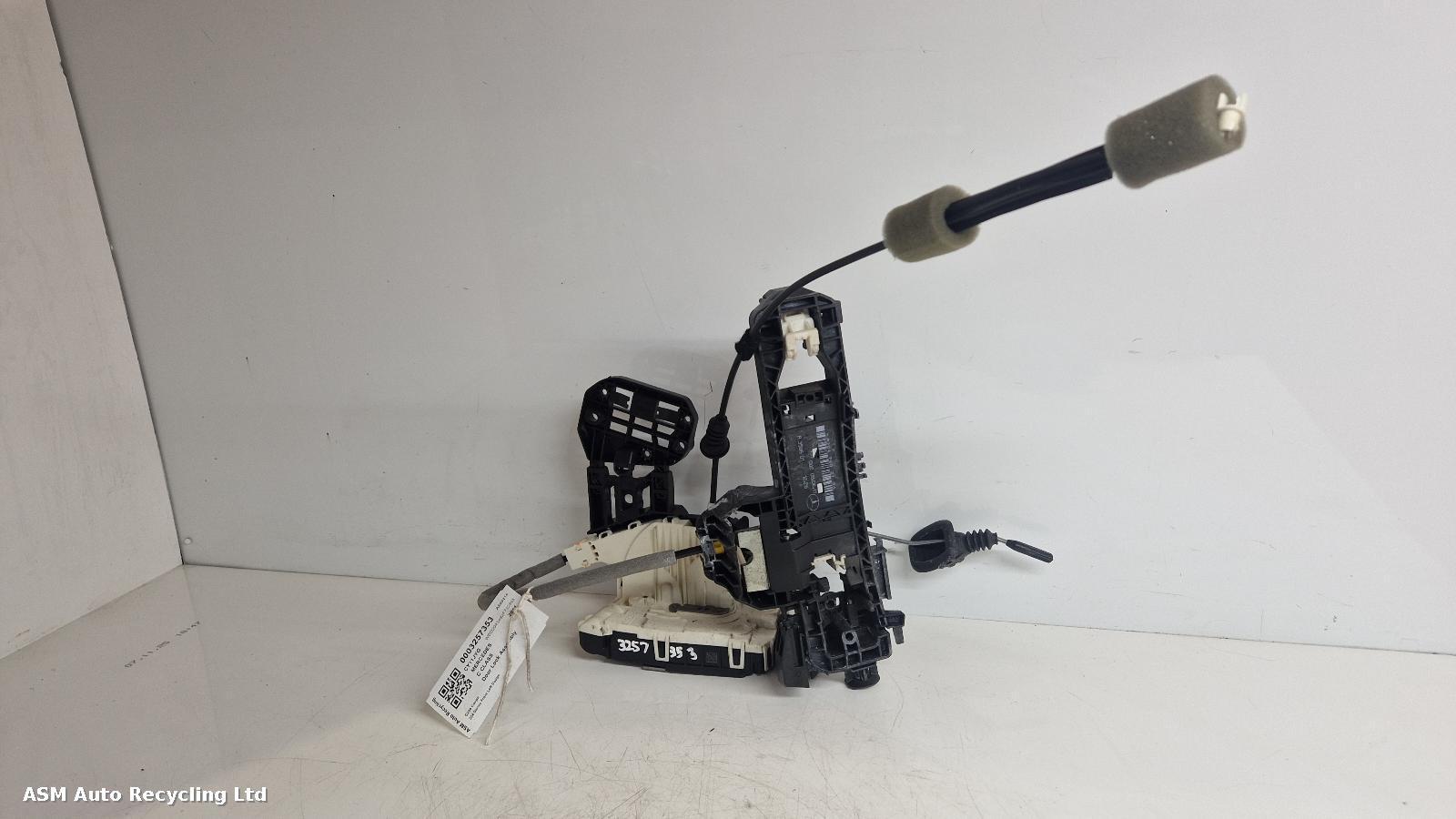 View Auto part Door Lock Assembly Mercedes C Class 2011
