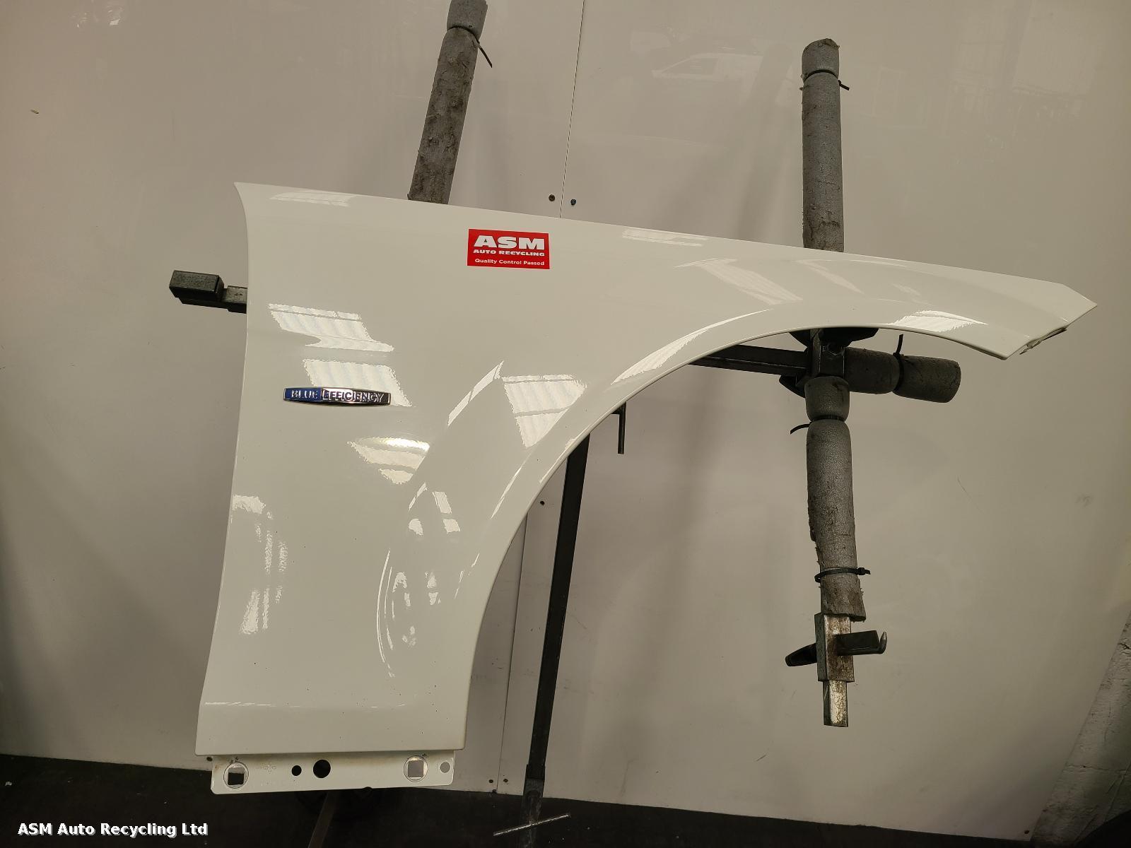 View Auto part R Wing Mercedes C Class 2011
