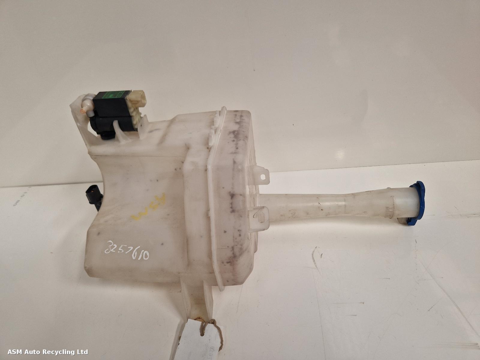 View Auto part Washer Bottle Hyundai I30 2009