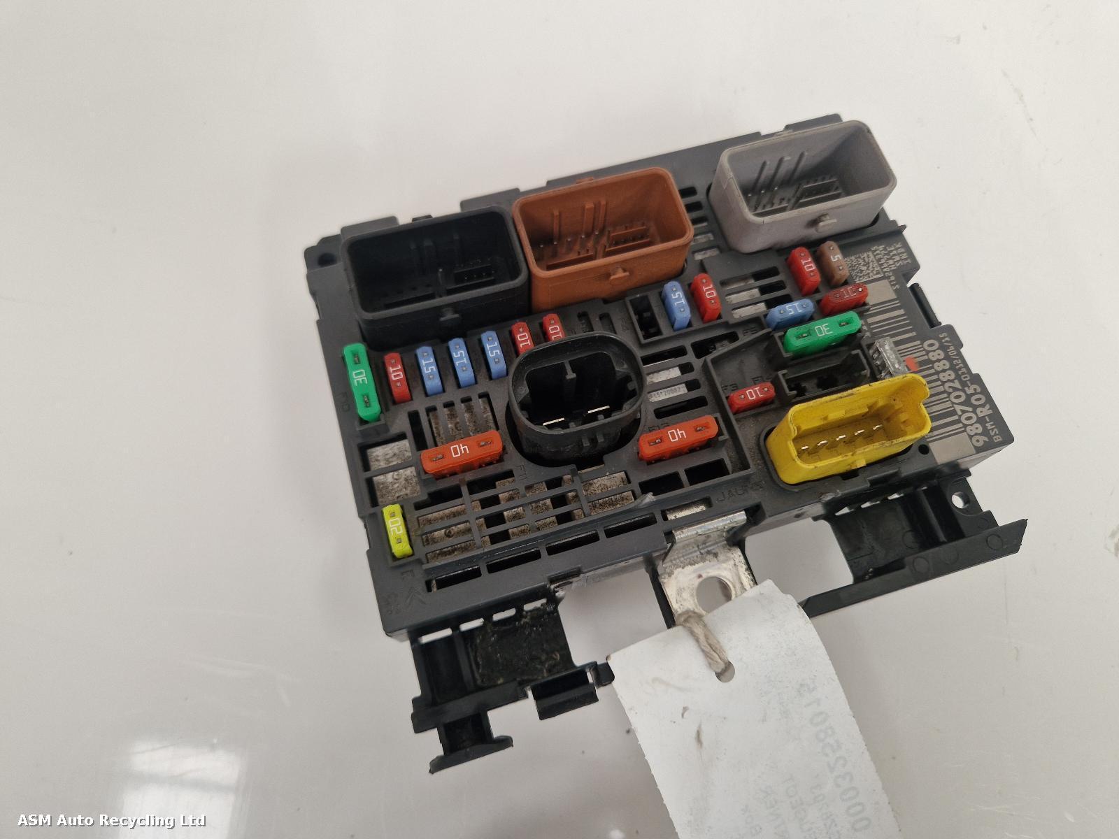View Auto part Fuse Box Peugeot Partner 2016