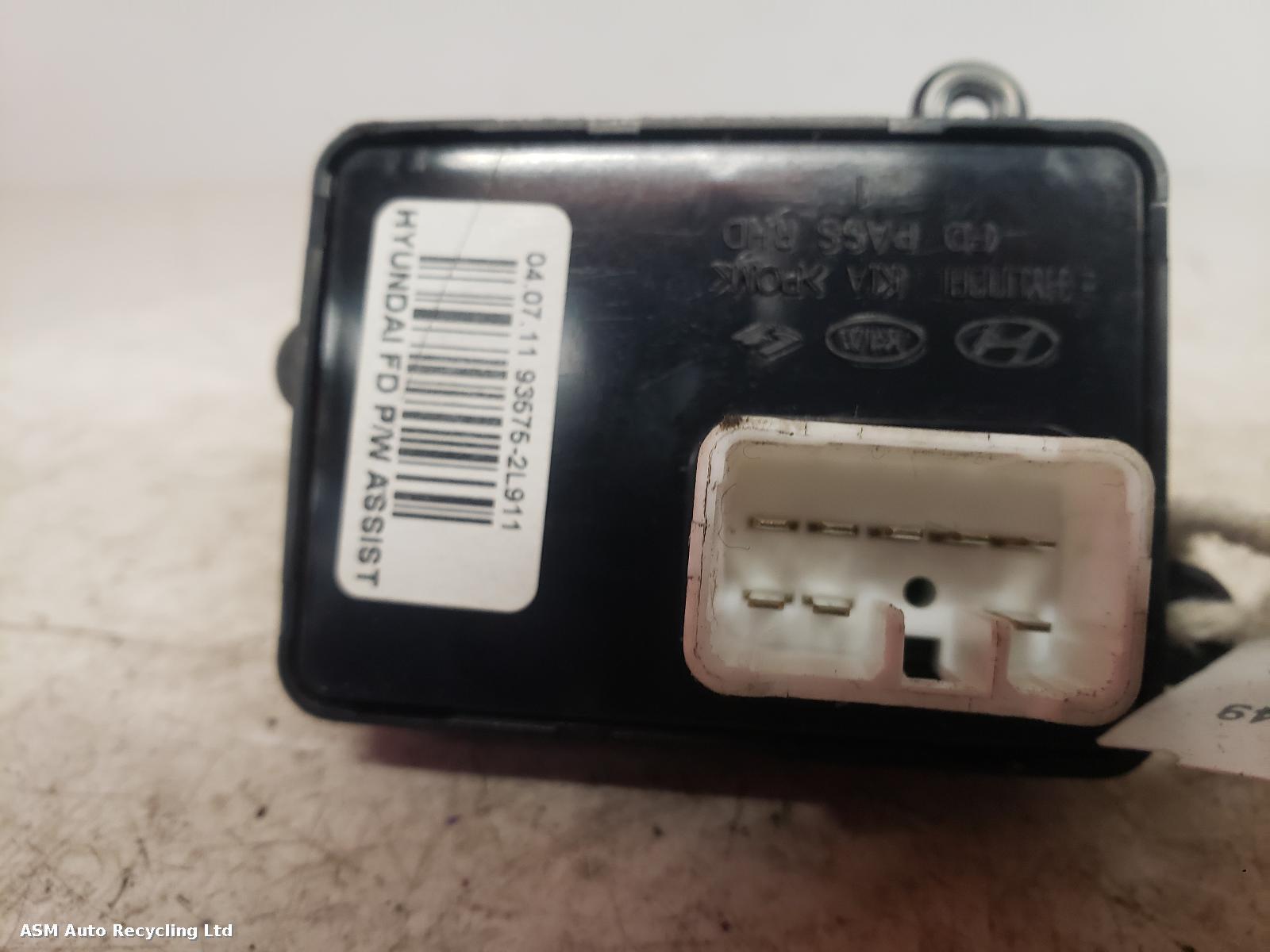 View Auto part Elect. Window Switch Hyundai I30 2011