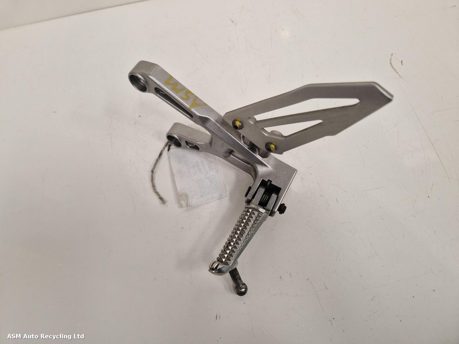 View Auto part Left Footrest Yamaha Mt-10 2017