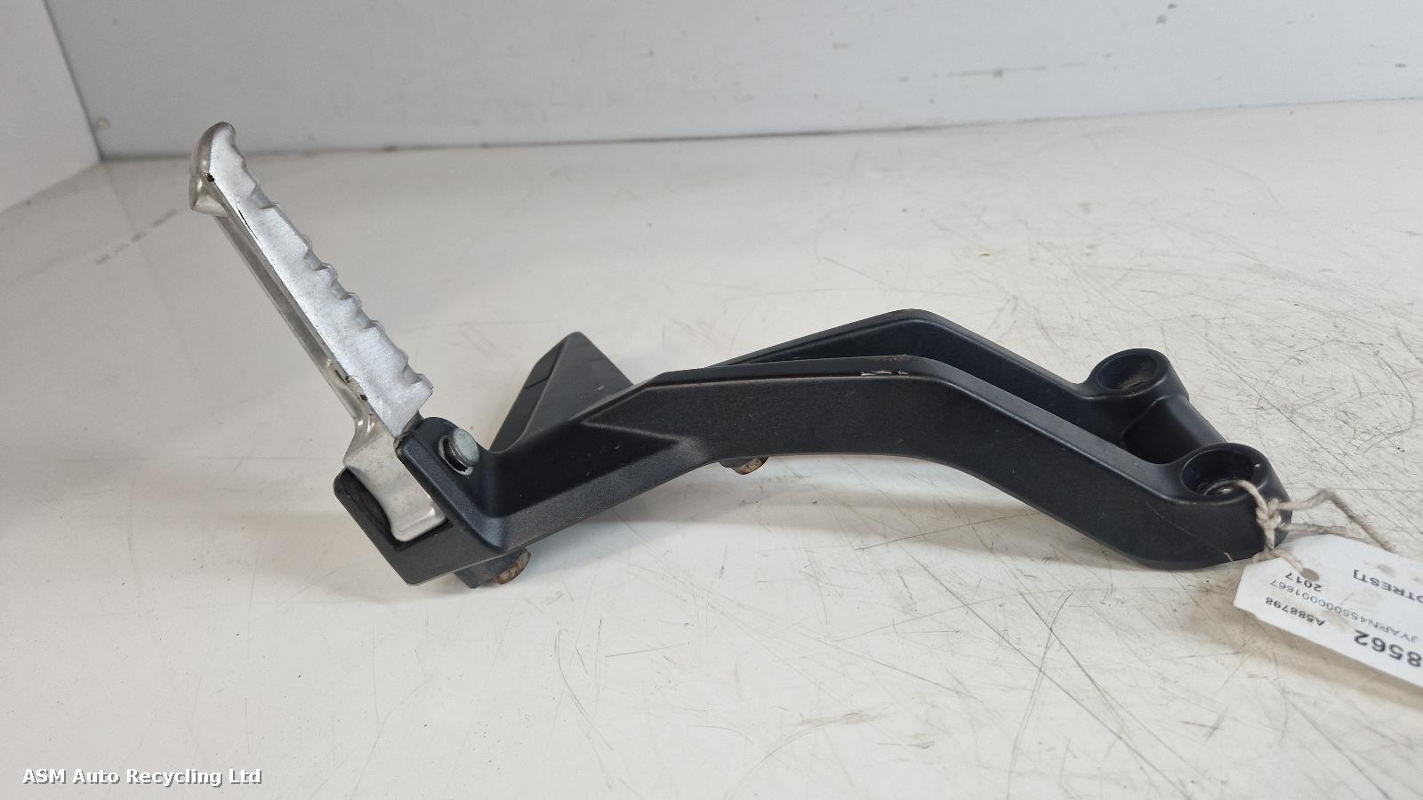 View Auto part Right Footrest Yamaha Mt-10 2017